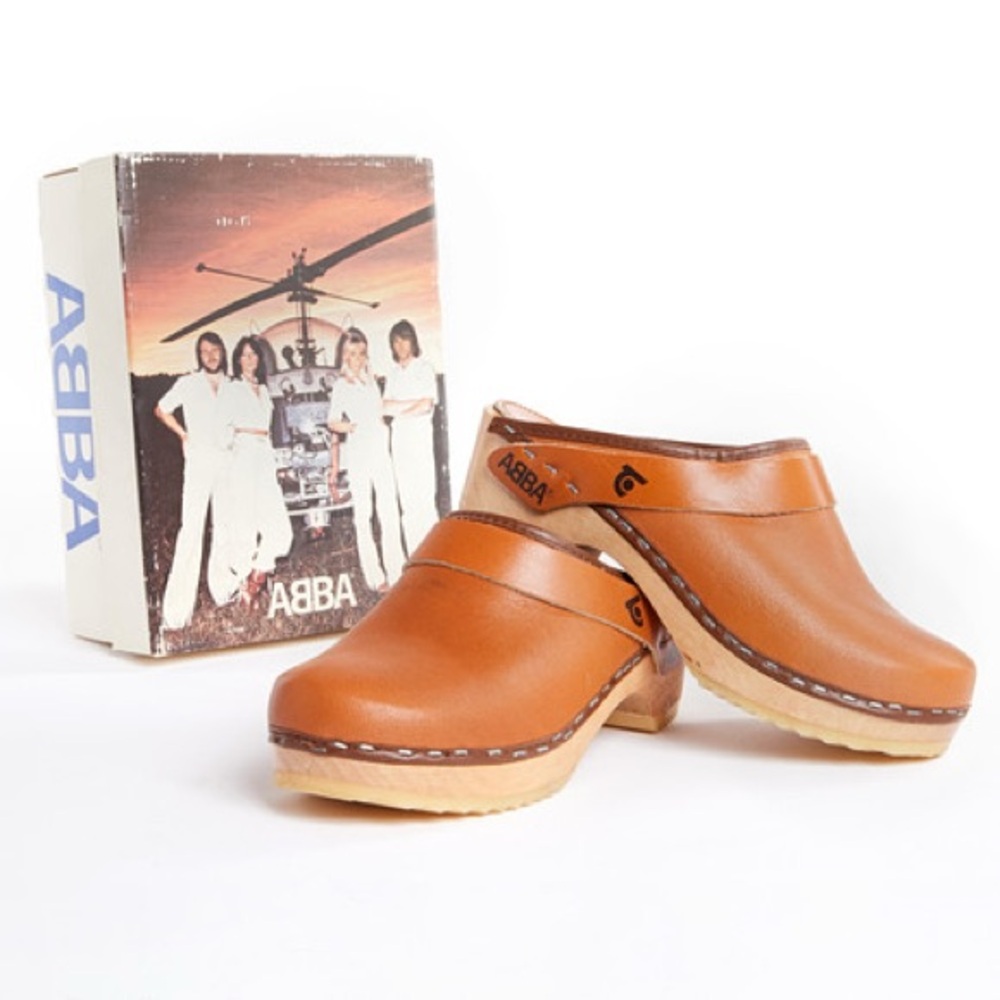 VINTAGE Tretorn ABBA women’s Tan Leather Slip-On clogs